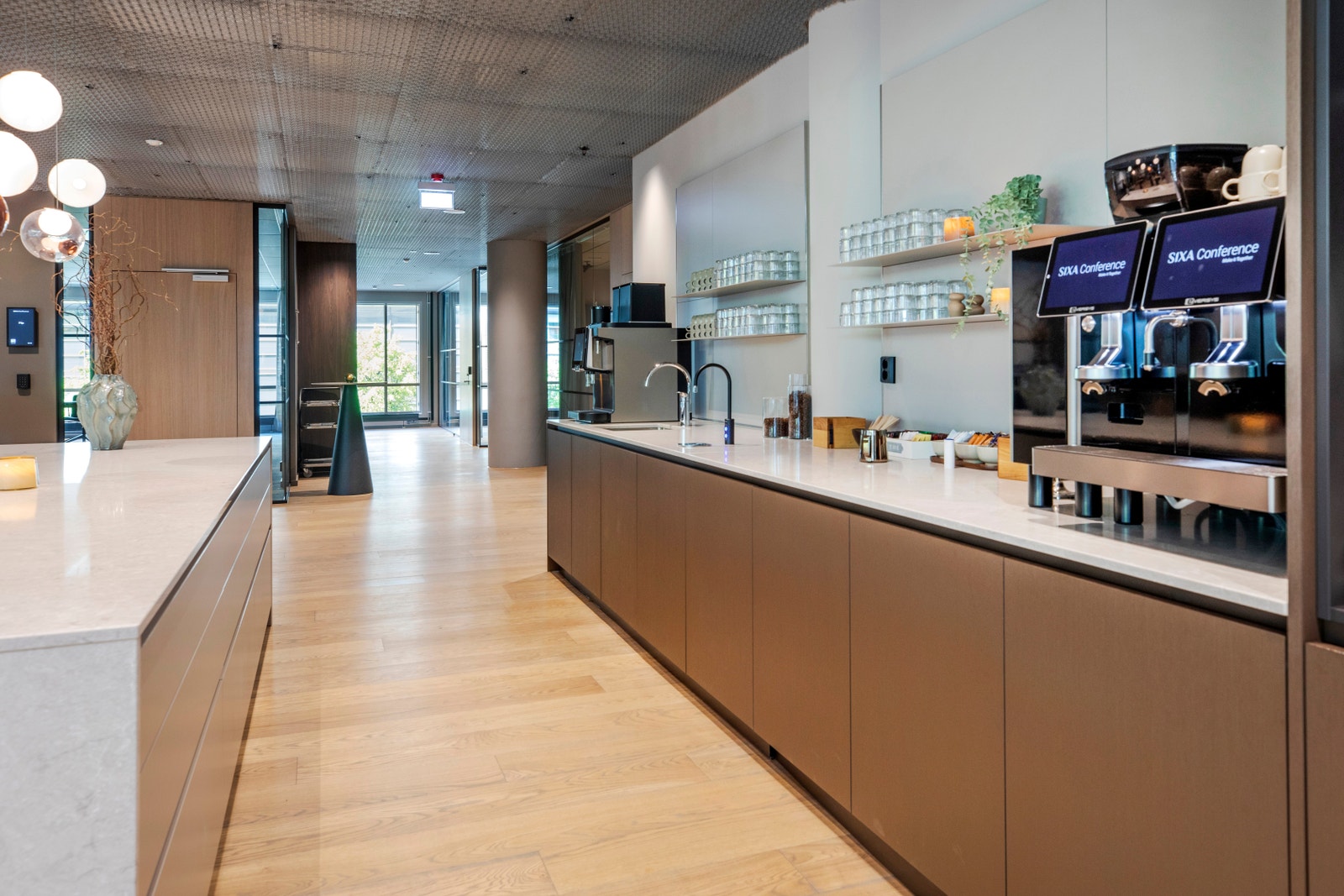 MODERNE KVALITETER I FORBINDELSE MED MØTEROMSFASILITETER. Galleribilde