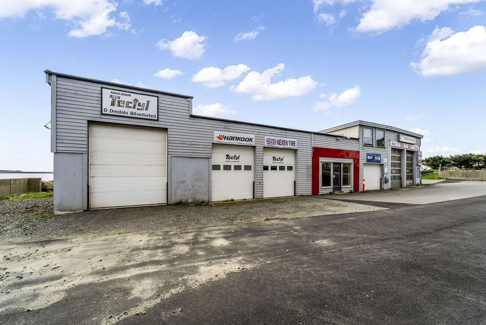 Bygget består av flere verkstedhaller og lagerrom. Galleribilde