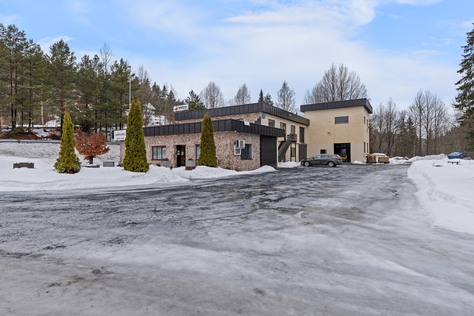 I dag rommer bygget både butikk, lager og verksted. Galleribilde