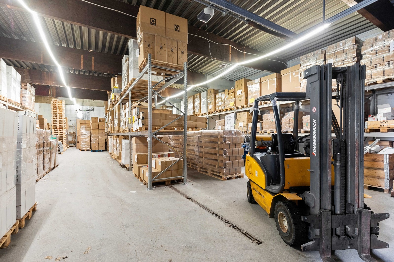 Separat lager på 390 m2. Galleribilde