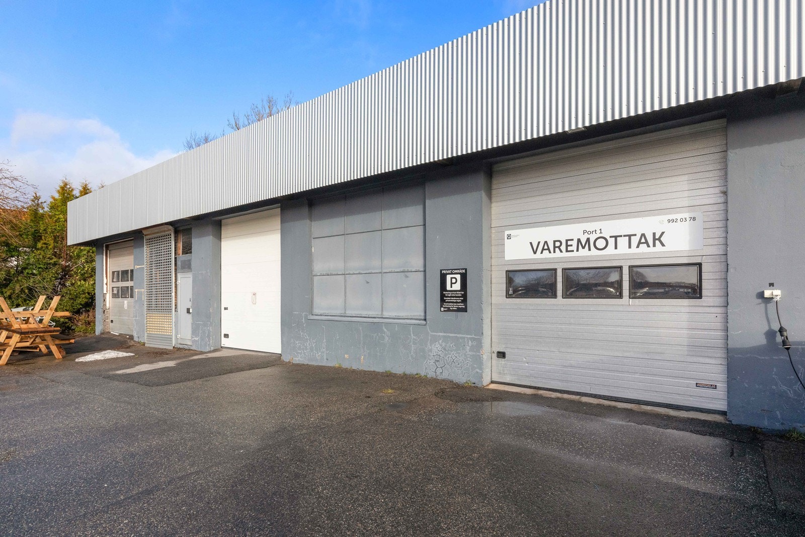 Lager 1.etg på 210 m2 med kjøreport. Galleribilde