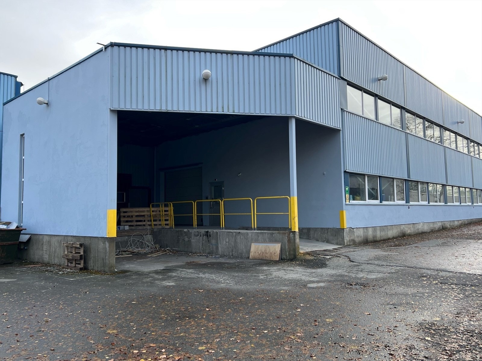 Lager med laste- og kjørerampe Galleribilde