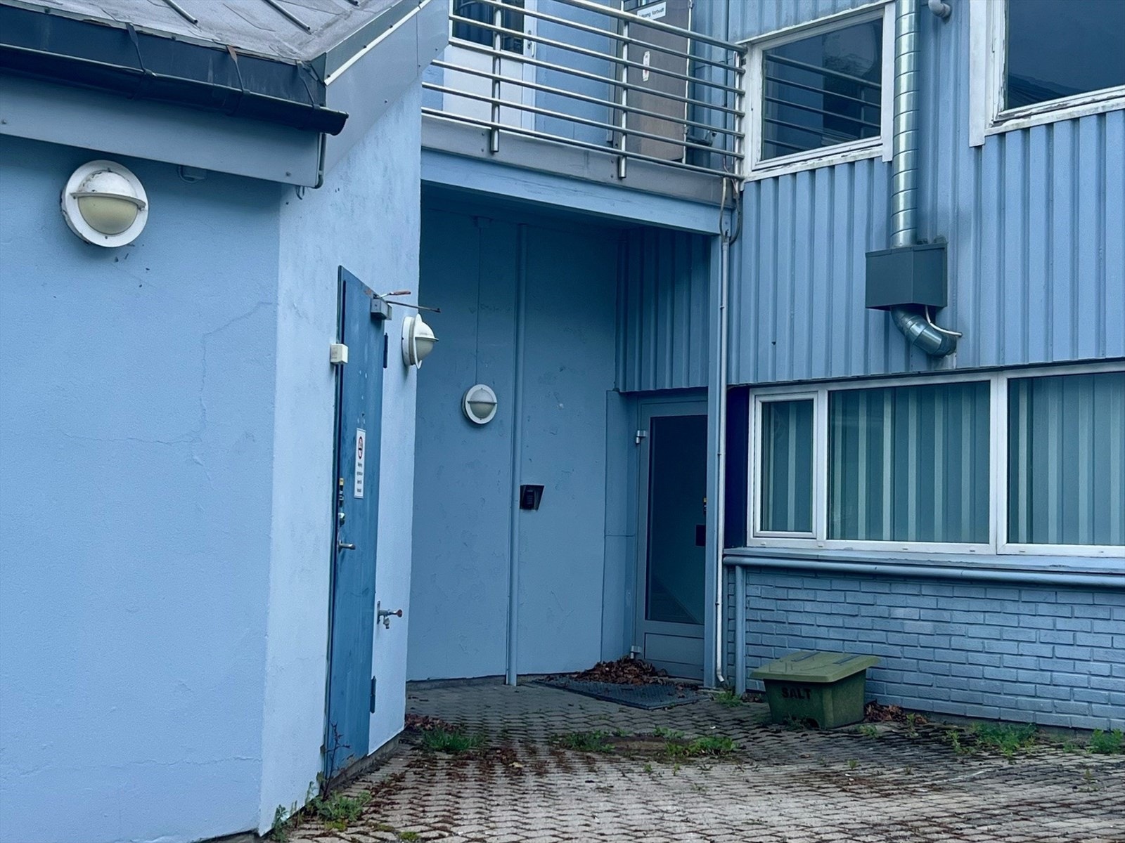 Inngang til kontorer.jpg Galleribilde