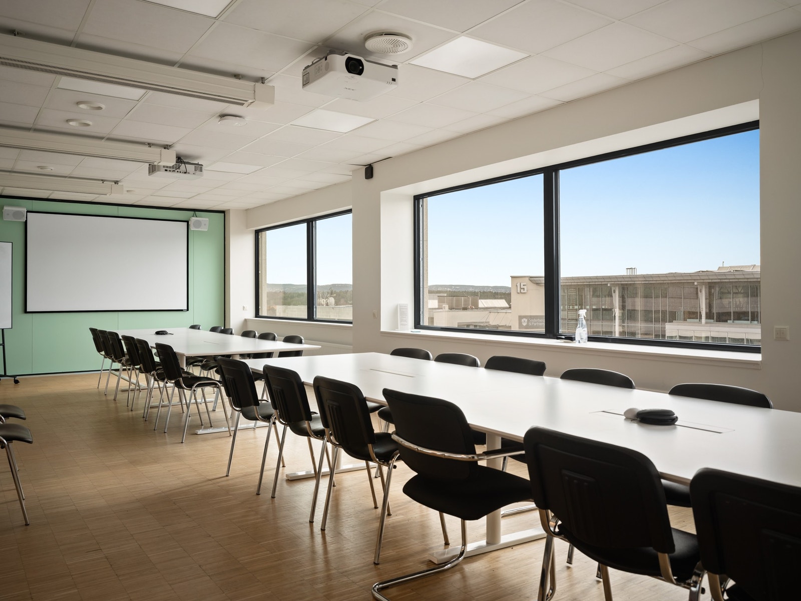 Fra ledige lokaler 6. etasje, åpen kontorløsning, stort flott møterom Galleribilde