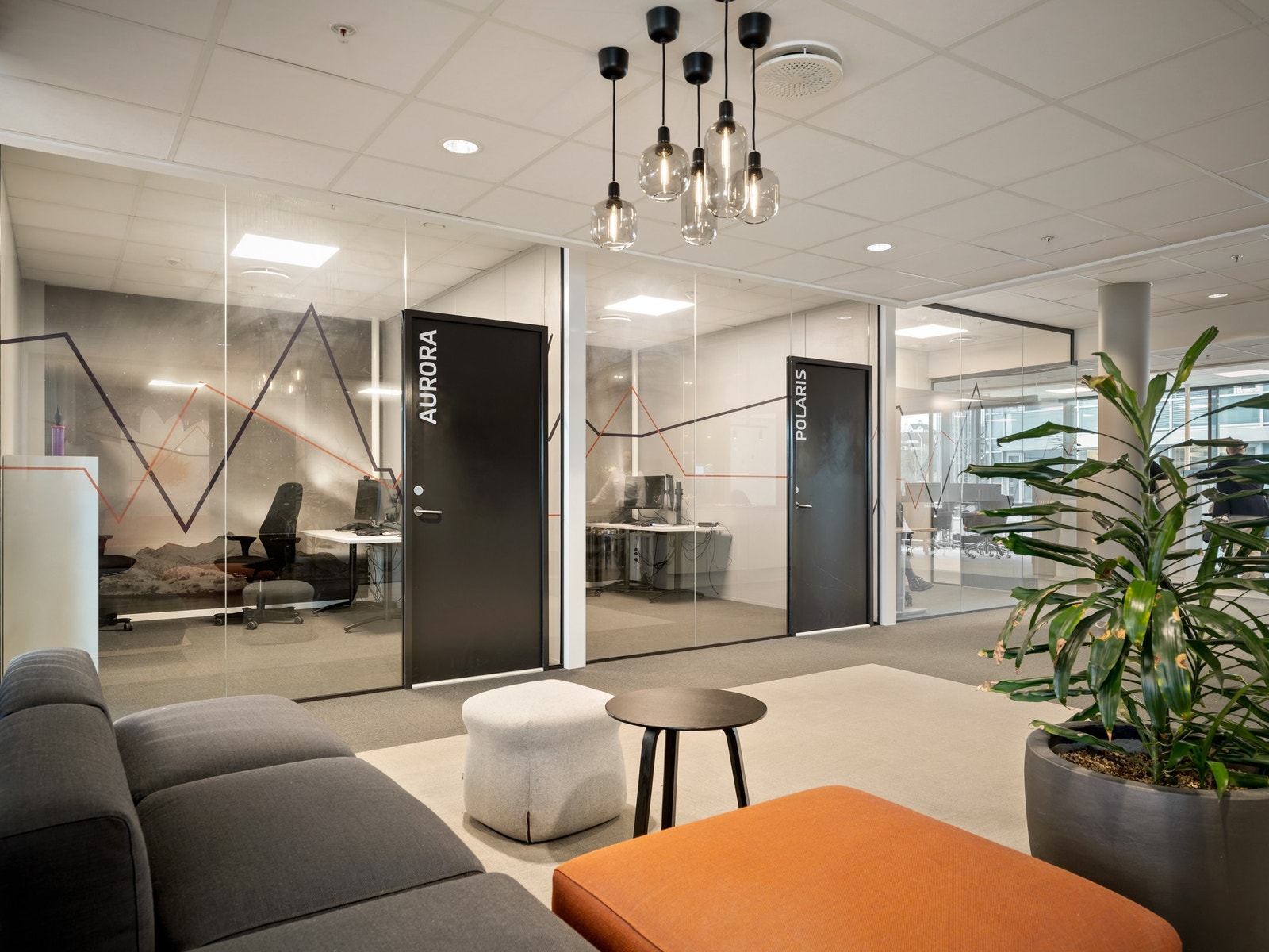 Flotte detaljer på kontoret. Kvalitet hele veien. Galleribilde