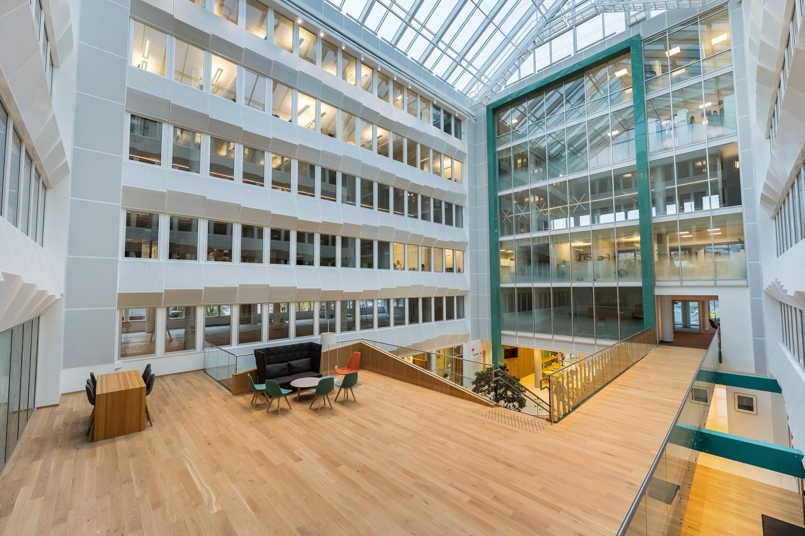 Atrium med sosiale soner Galleribilde