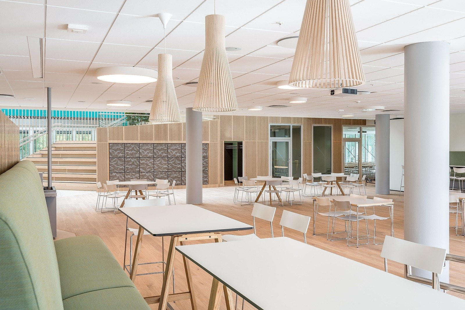 Personalrestaurant og fellesareal. Fotograf Øystein Haara og interiørarkitekt Studio Neon. Galleribilde