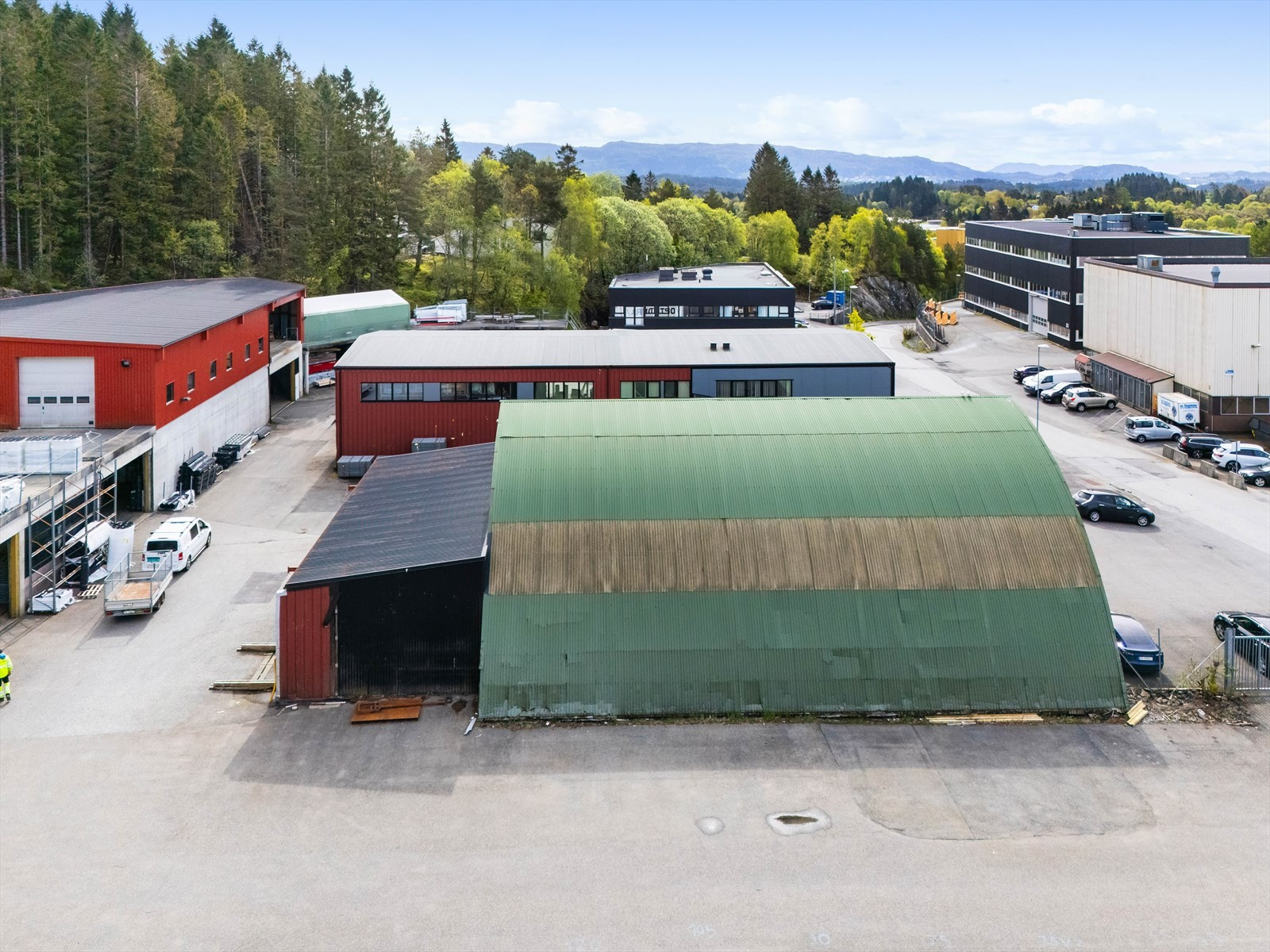 Store uteområder for lagring.