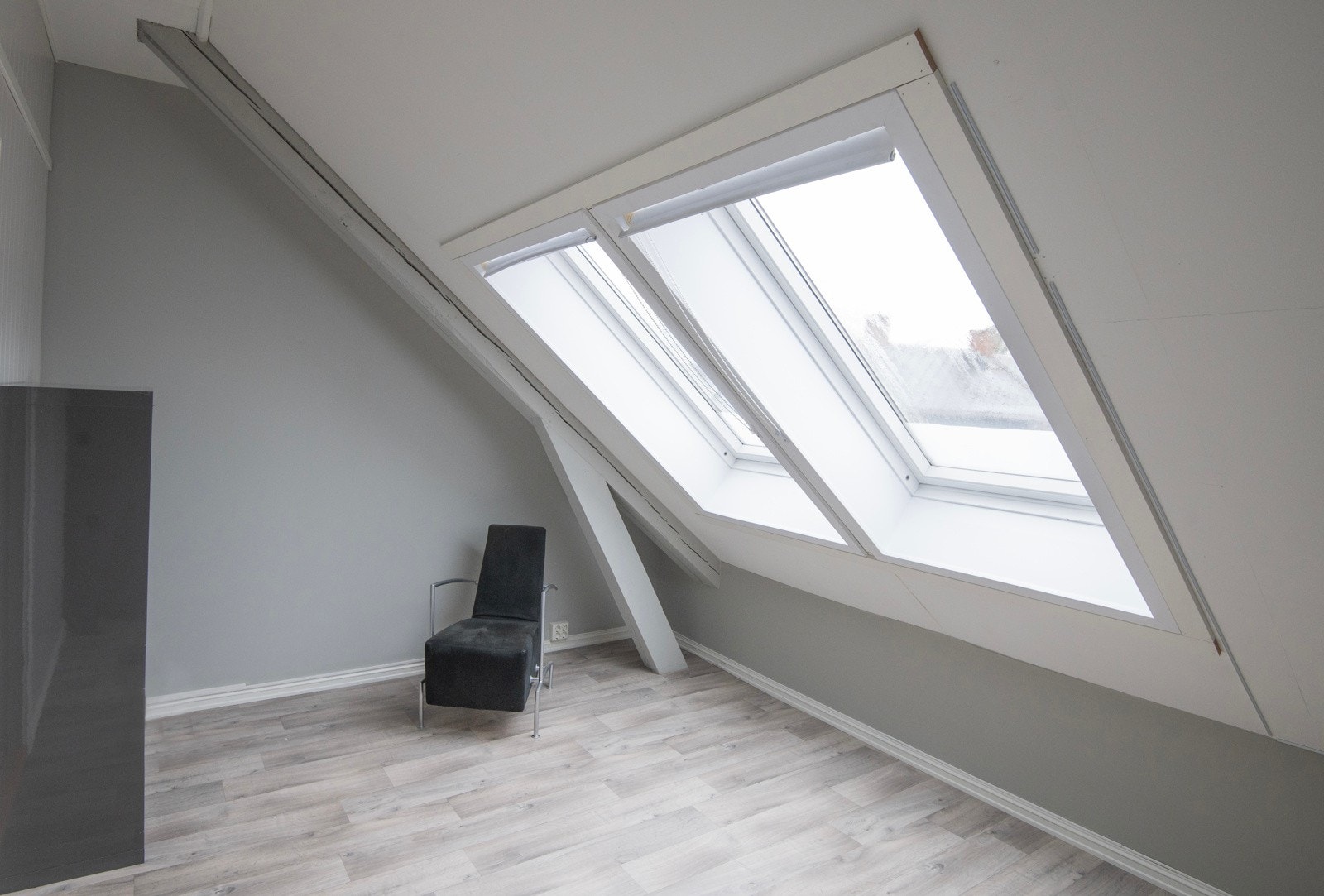 Det er totalt 3 soverom + sovealkove bak skyvedører. Galleribilde