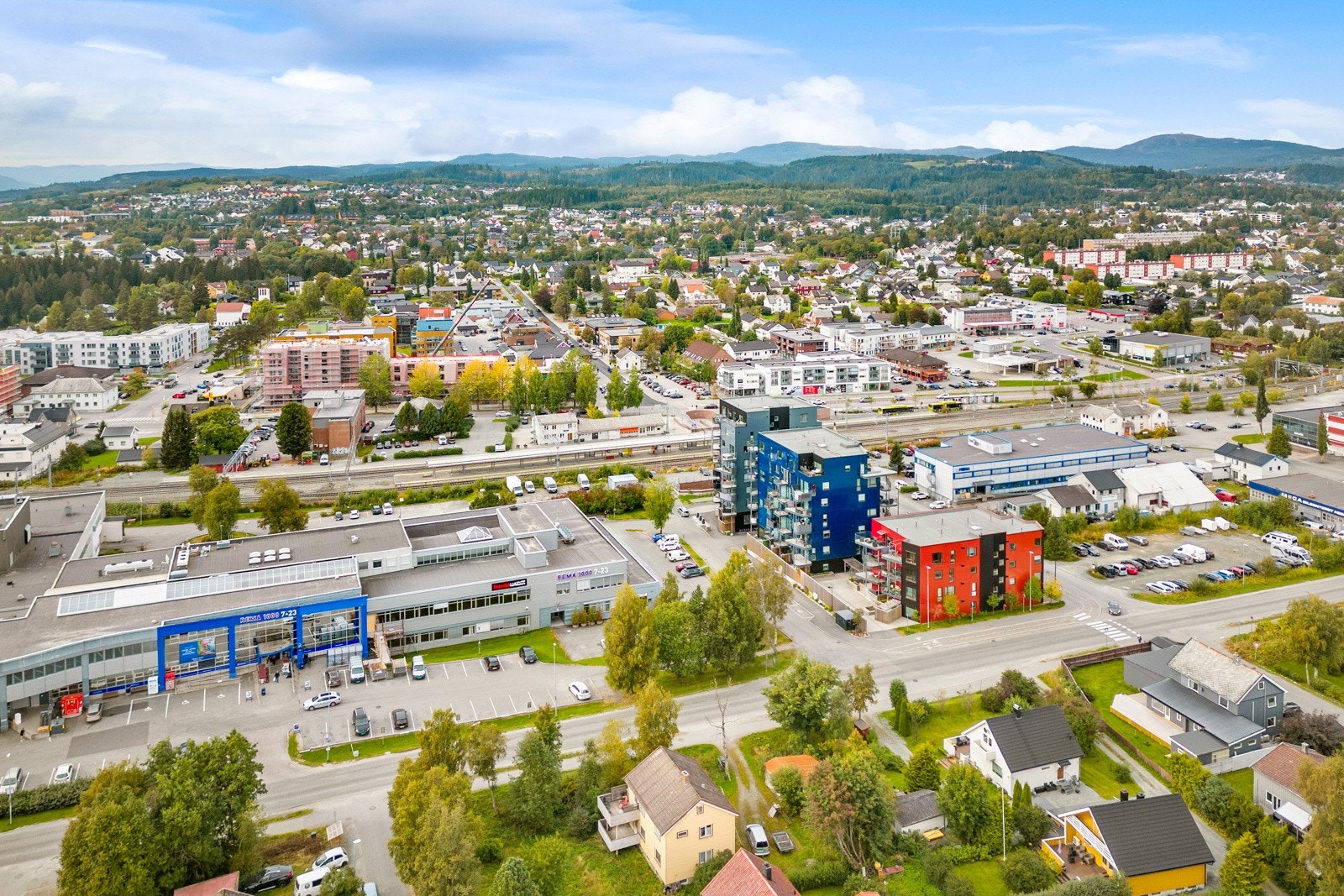 Heimdal har i de senere år utviklet og ferdigstilt flere større boligprosjekter og flere skal det bli. Det antas at det vil bli befolkningsvekst i bydelen, noe som er positivt for næringsdrivende her. Galleribilde
