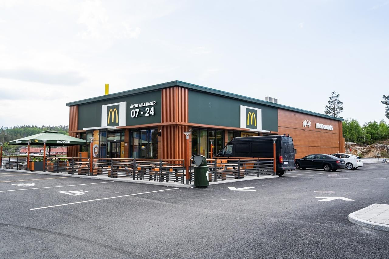 999brokelandsheia_McDonalds002 Galleribilde