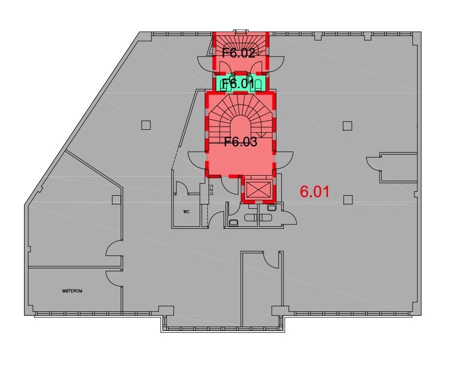 Planløsning slik det fremstår i dag. Her fremkommer dog ikke det nye store møterommet som vises på bildene. Dette ligger innenfor det lille kopirommet øverst til høyre. Galleribilde