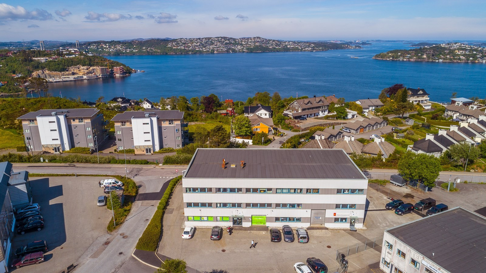 Leirvikåsen 43B er et kombinert lager og kontorbygg med sentral beliggenhet i Fagerdalen Næringspark - Godvik