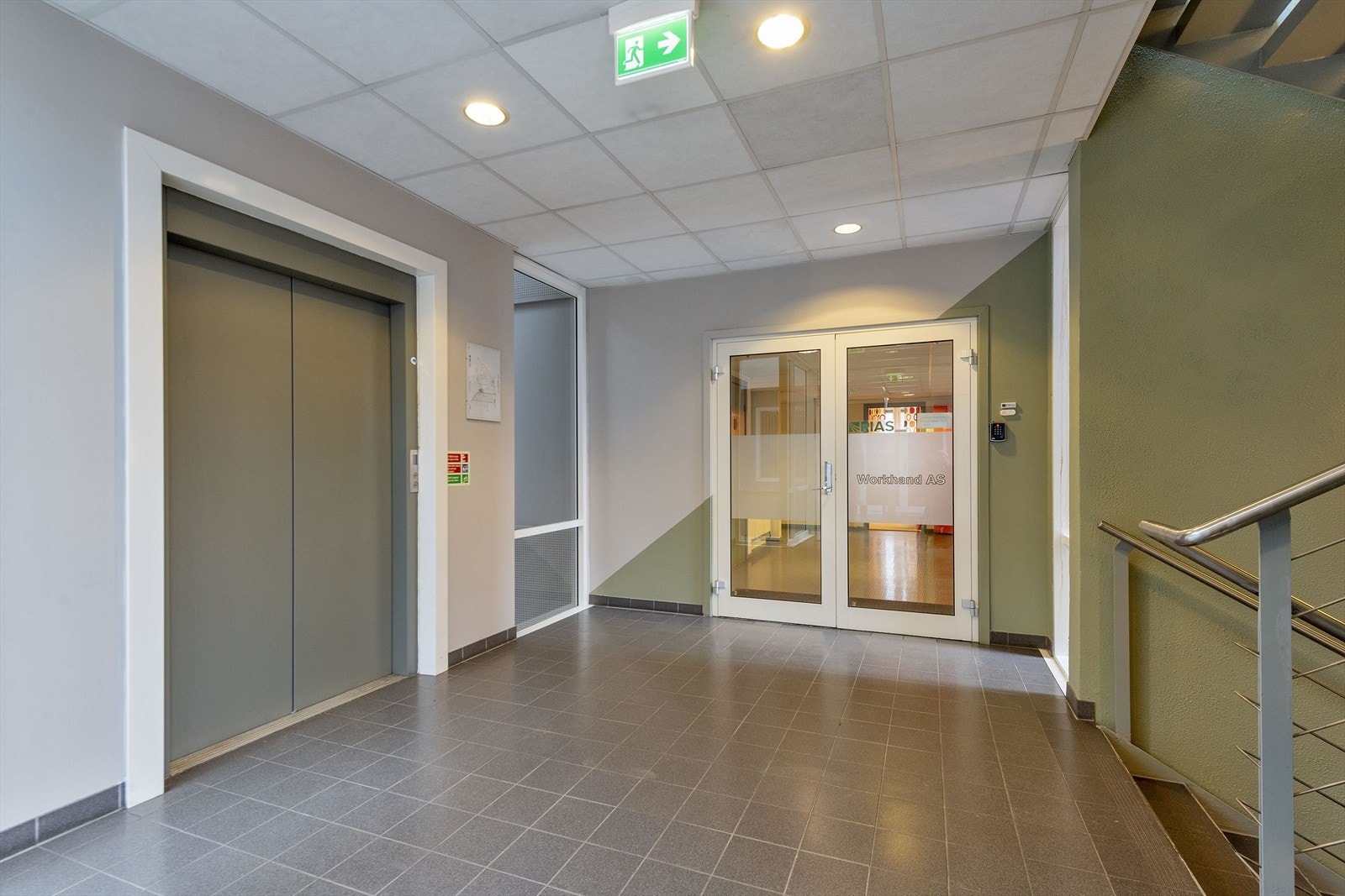 Gang inn til etasjen Galleribilde