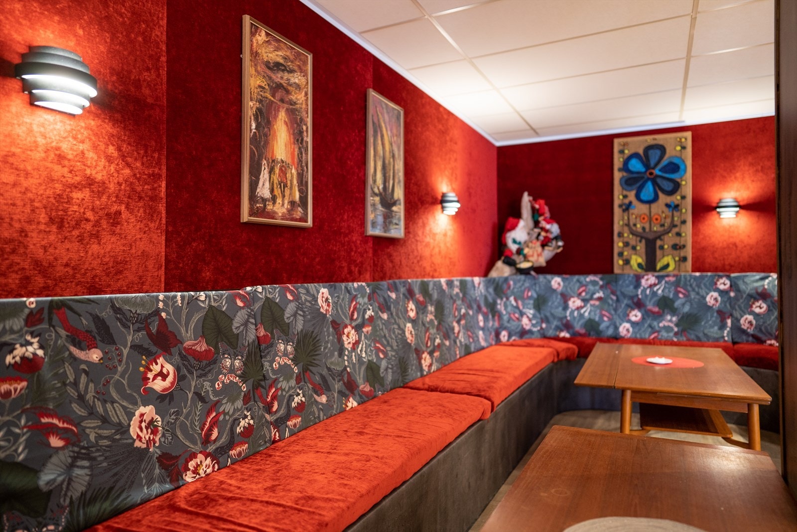 Sofakroken innanfor baren Galleribilde