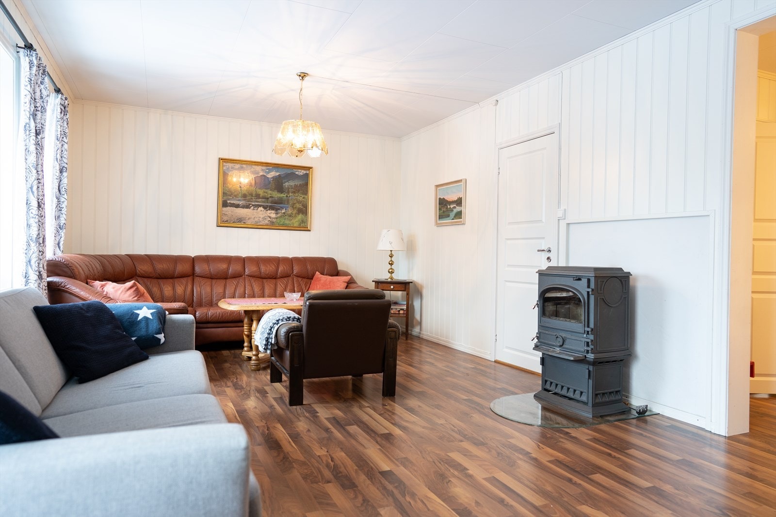 Familieleilegheit i bustadhus Galleribilde