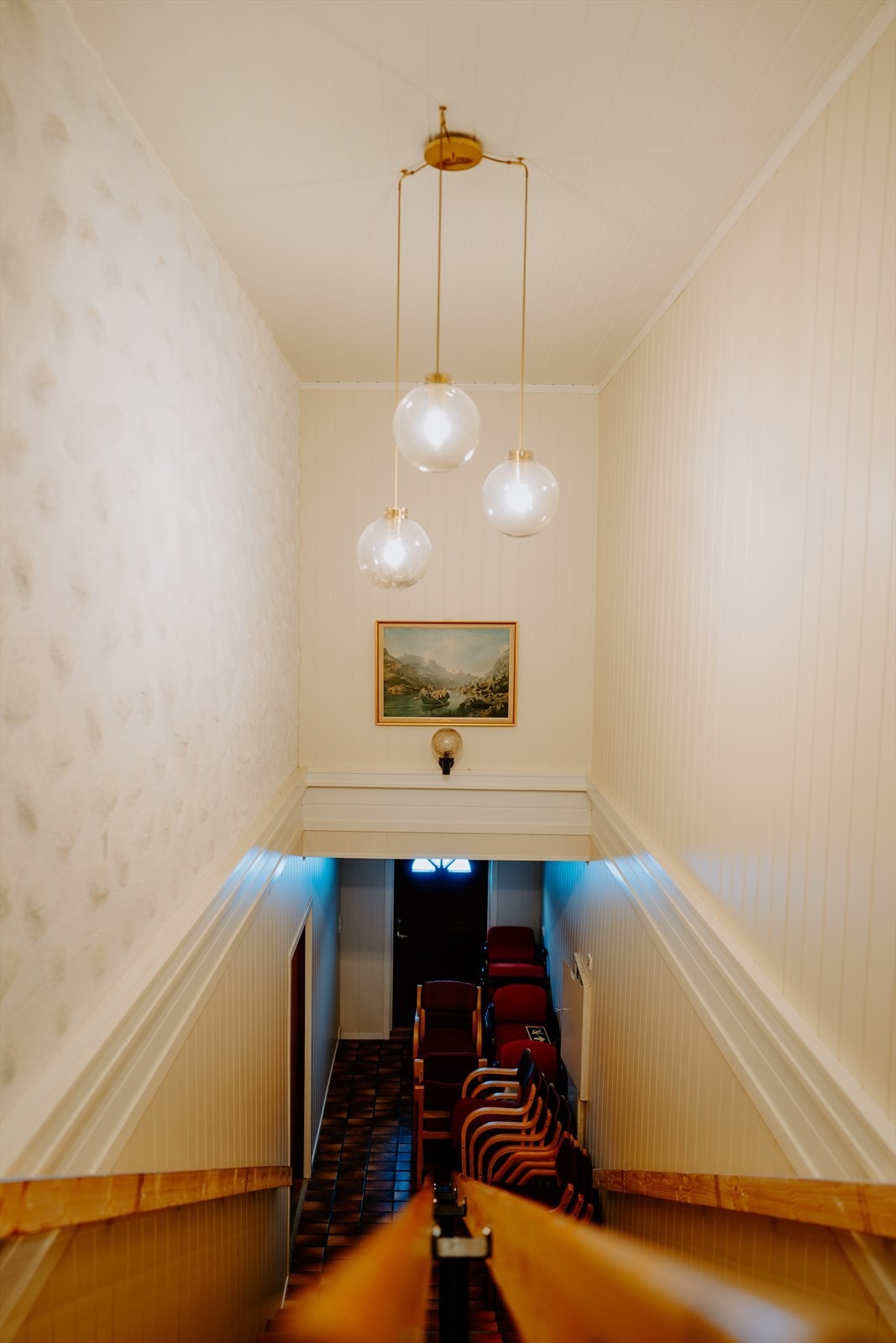 Nedgang til 1.etasje frå selskapslokale i 2. etg. Galleribilde