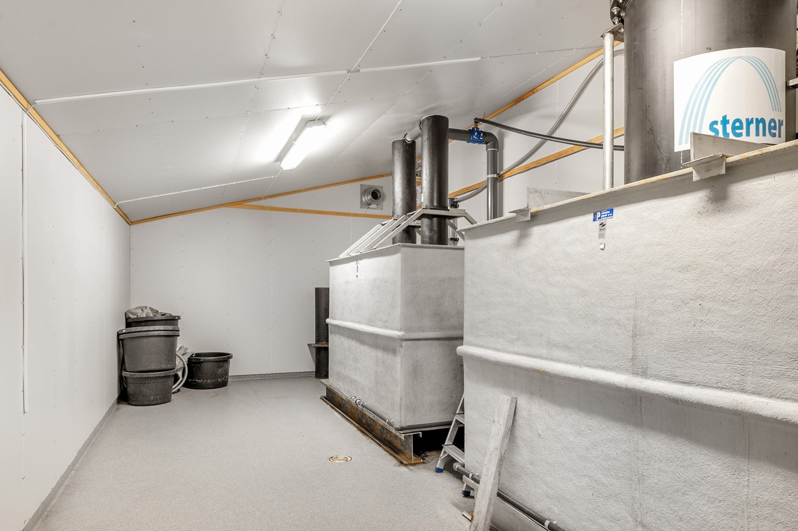 Holdetanker for vann 2 etasje Galleribilde