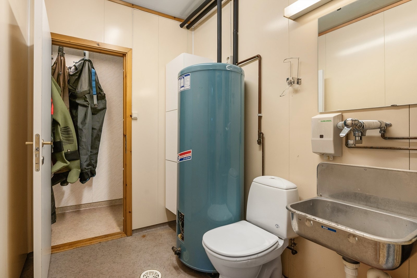 Wc/vask/garderobe Galleribilde