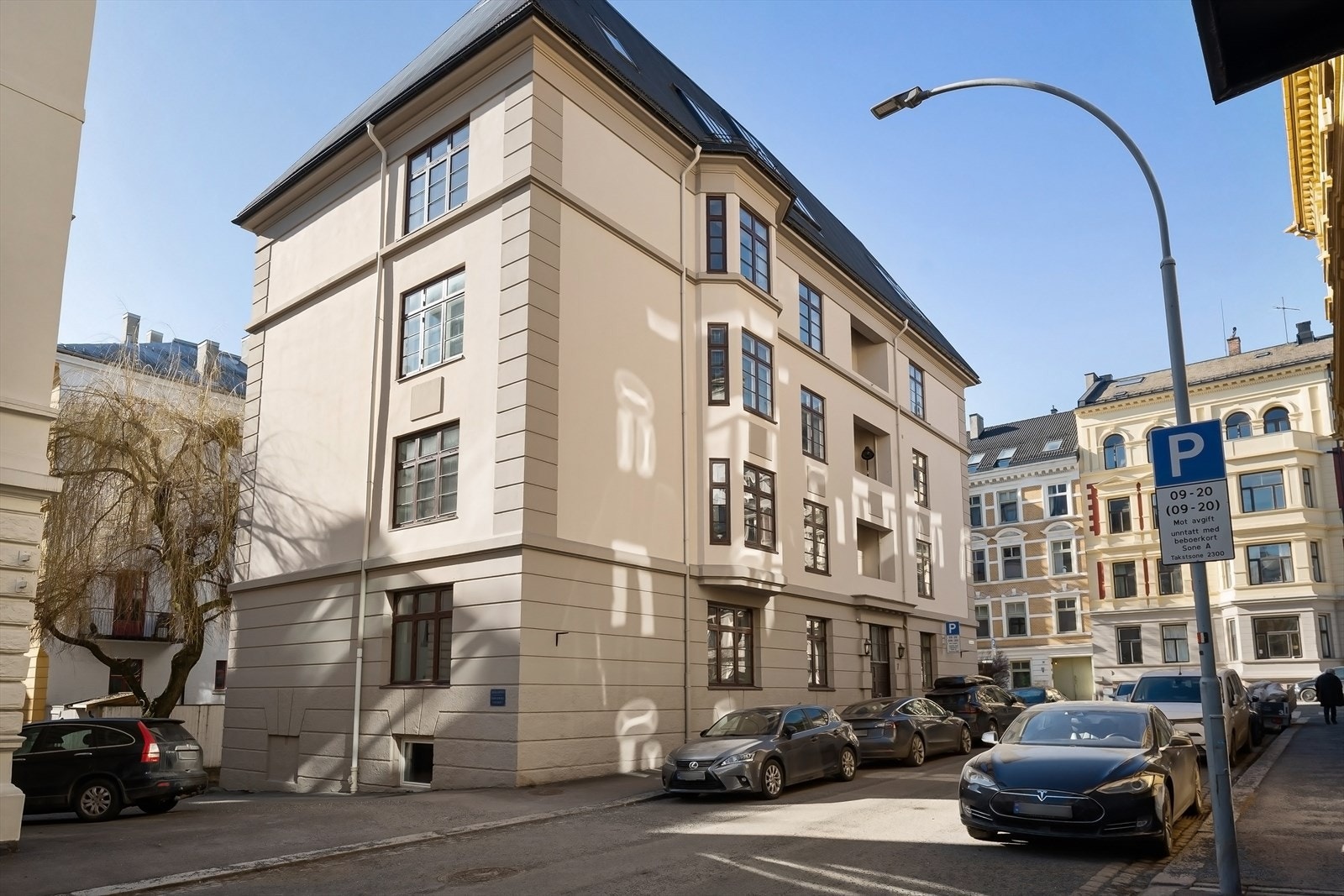 Inngang fra bakgård Galleribilde