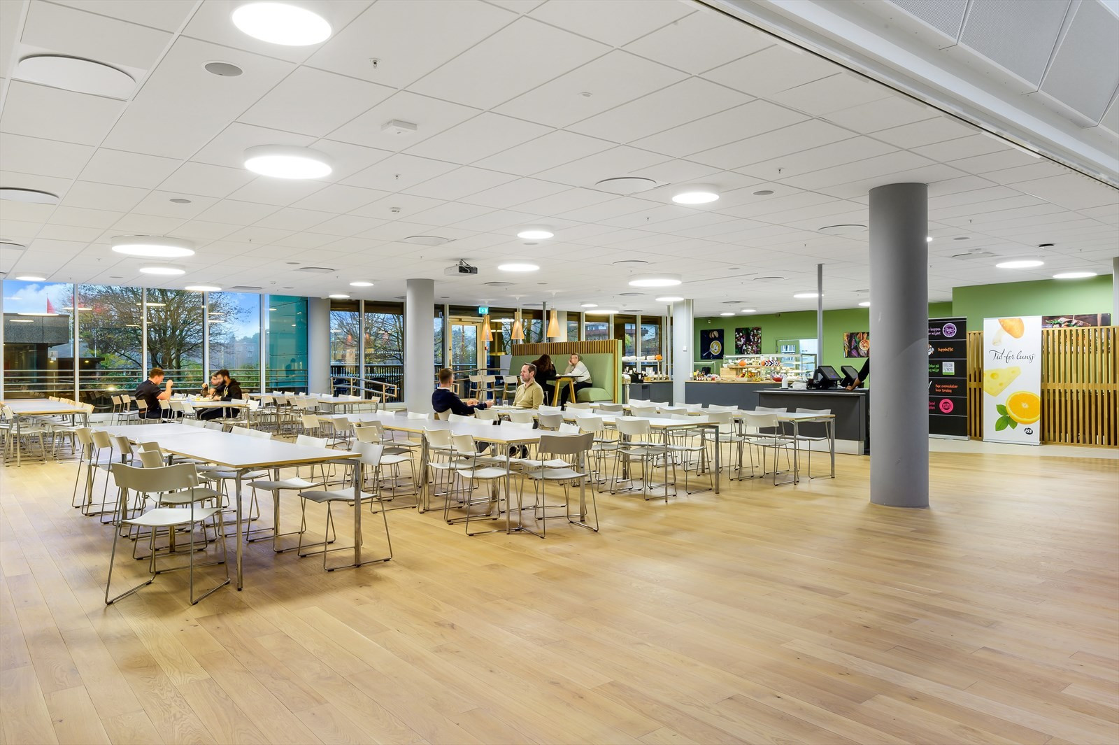 Innbydende personalrestaurant.