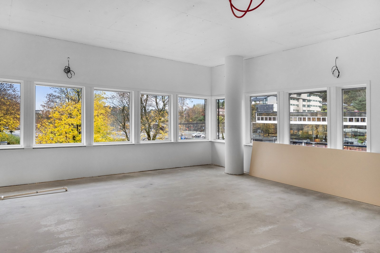 Lokale i 2. etg. klart for innredning. Store vinduer og godt dagslys. BTA 1 028 m².