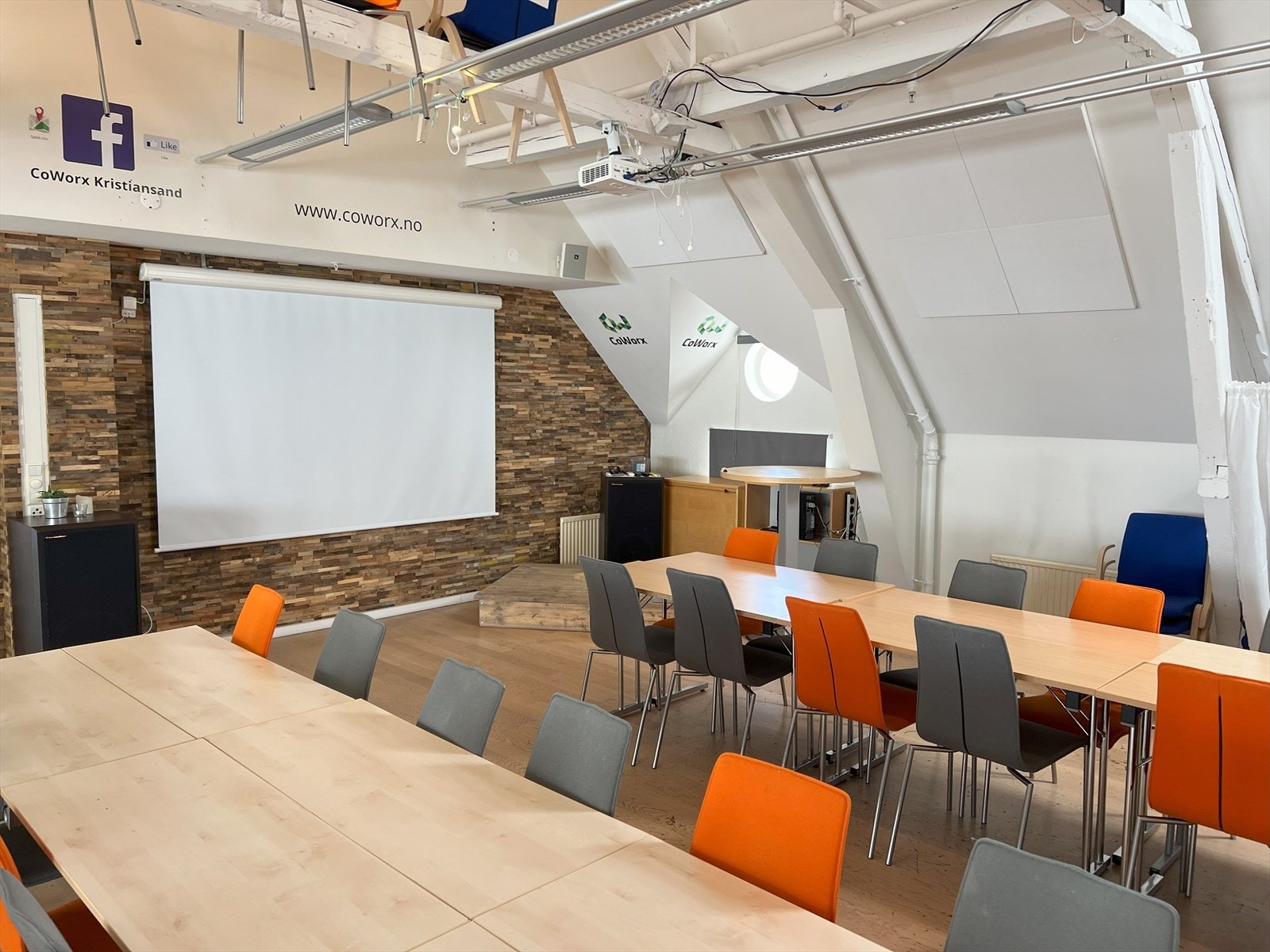 Møterom/ spiserom i tilknytning til kjøkken Galleribilde