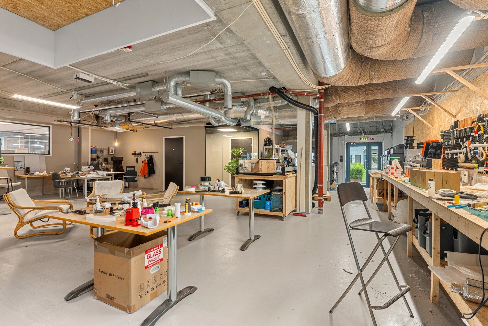 Verkstedrommet er åpent og har egen inngang fra hovedinngangen og utgang til fellesområdene. Galleribilde