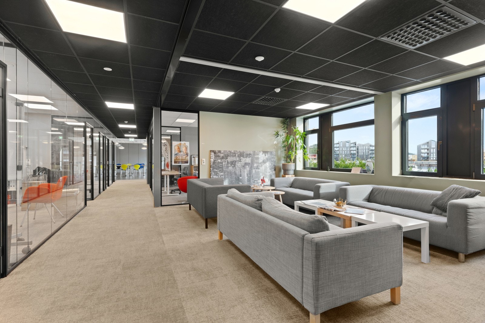 Det er en egen sosial sone mellom kontorene. Galleribilde