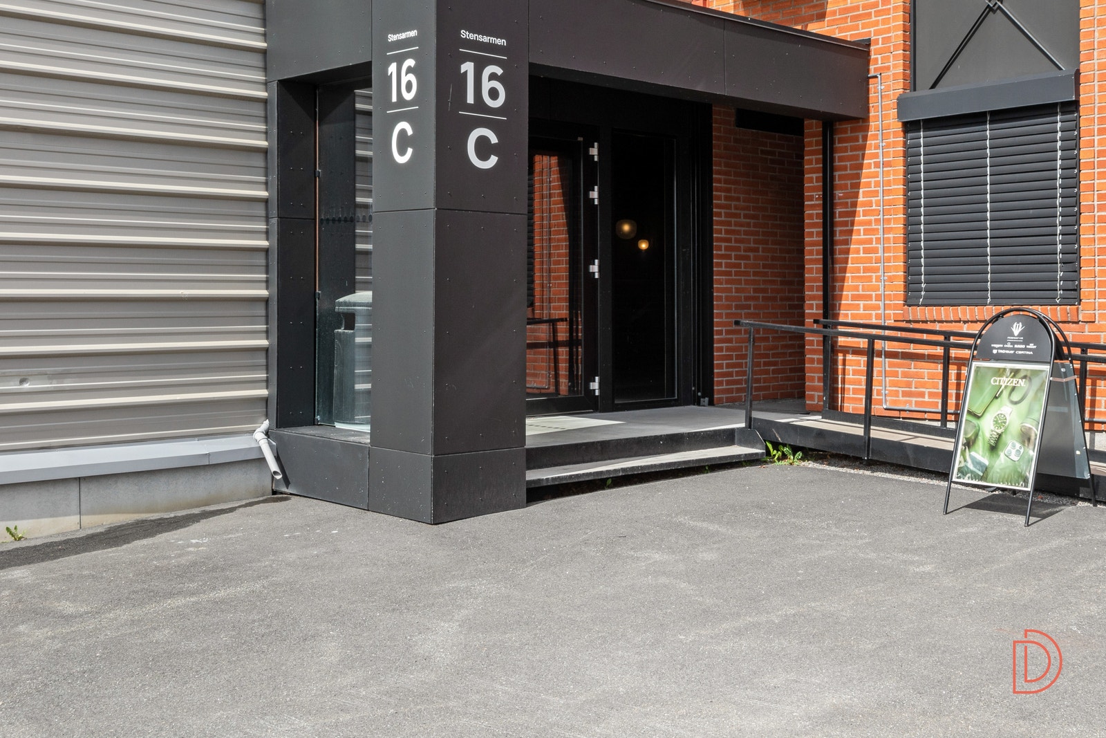 Moderne inngangsparti Galleribilde
