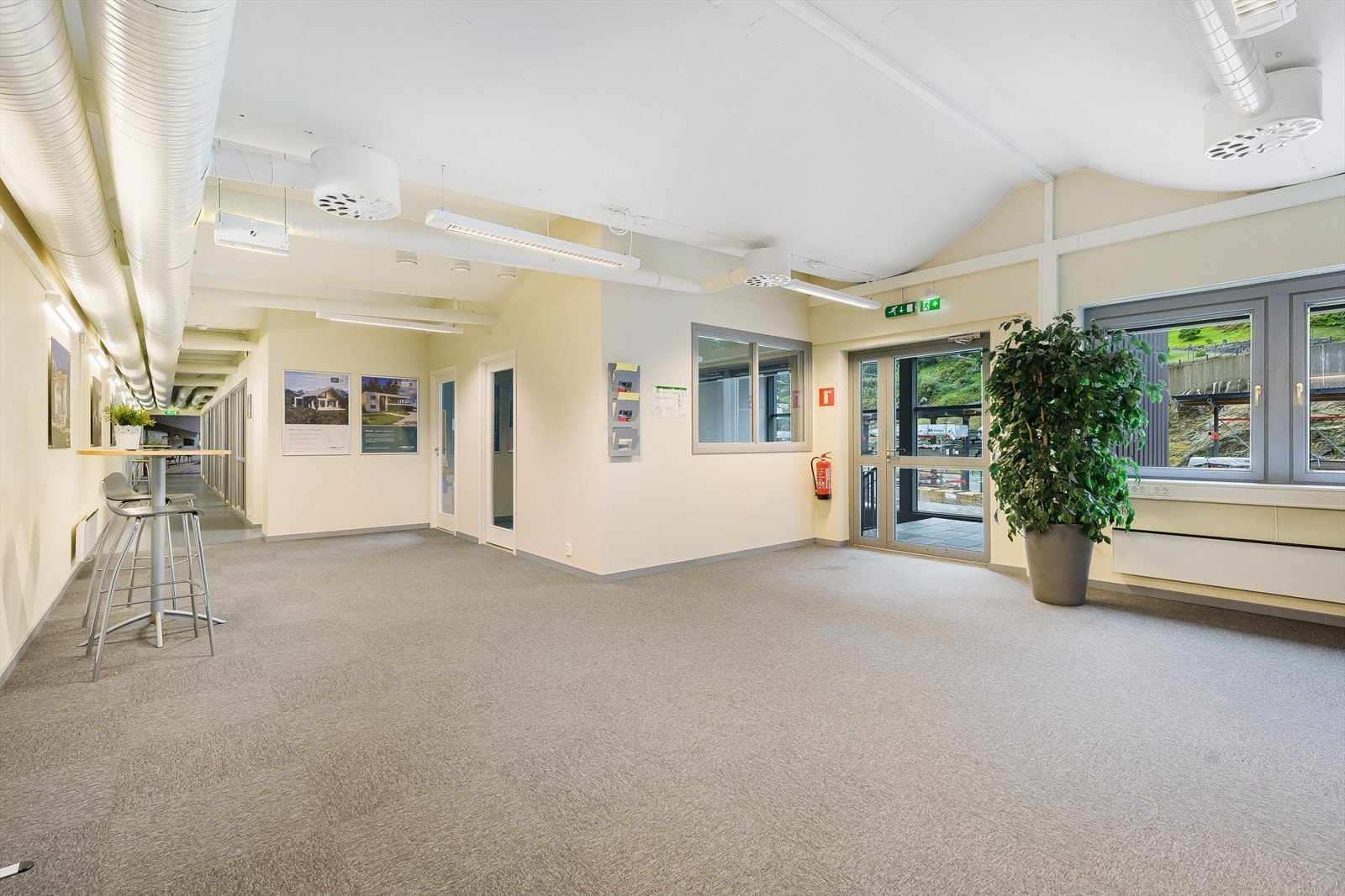 Inngangsparti til de ledige lokalene. Galleribilde