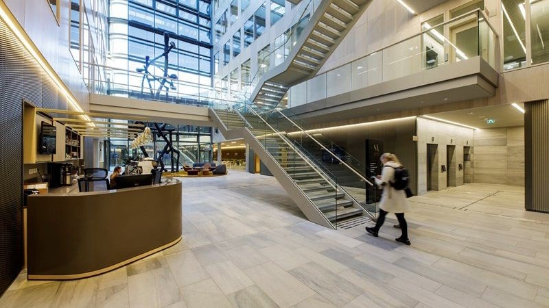Første møte ved hovedinngangen - resepsjon Galleribilde