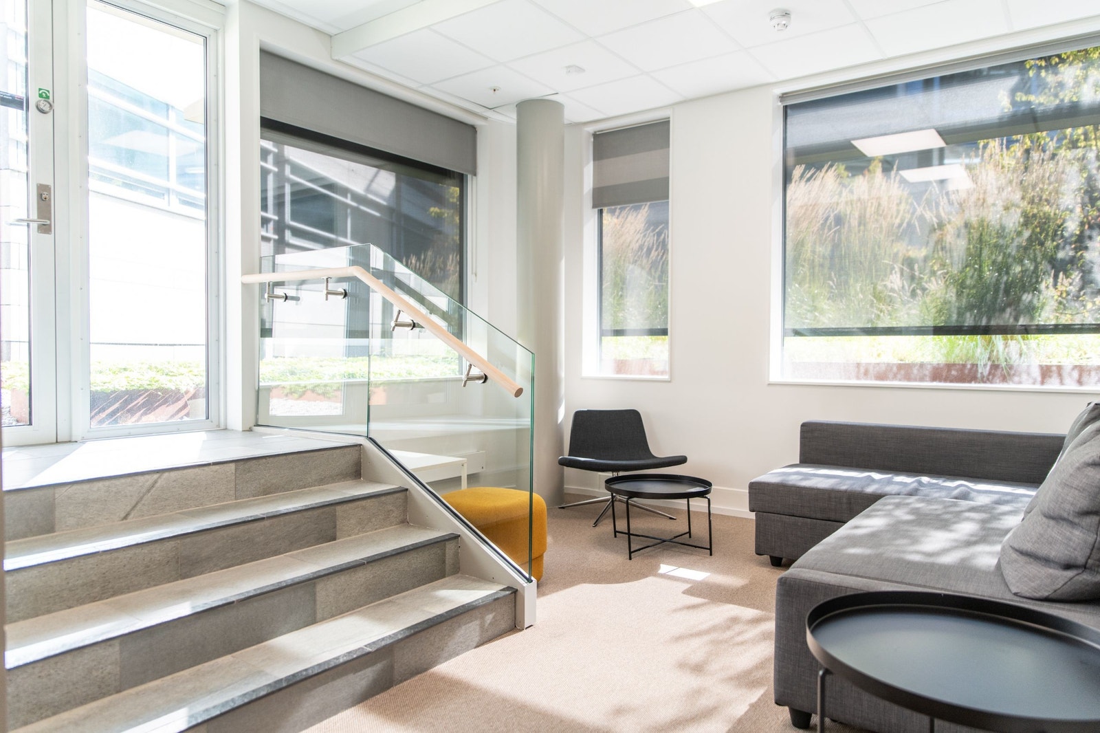 Utgang fra eksklusivt areal til terrasse Galleribilde