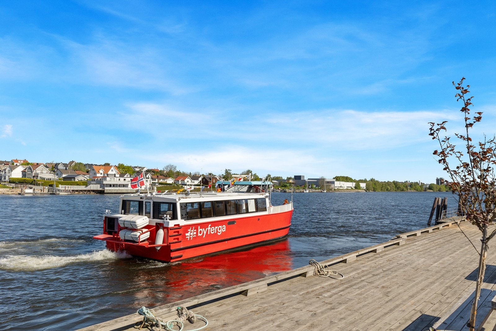 Ferge, til Lislebysiden og byen Galleribilde