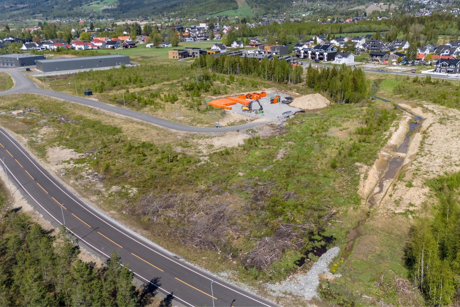 Oversiktsbilde over næringsfelt og området rundt Galleribilde