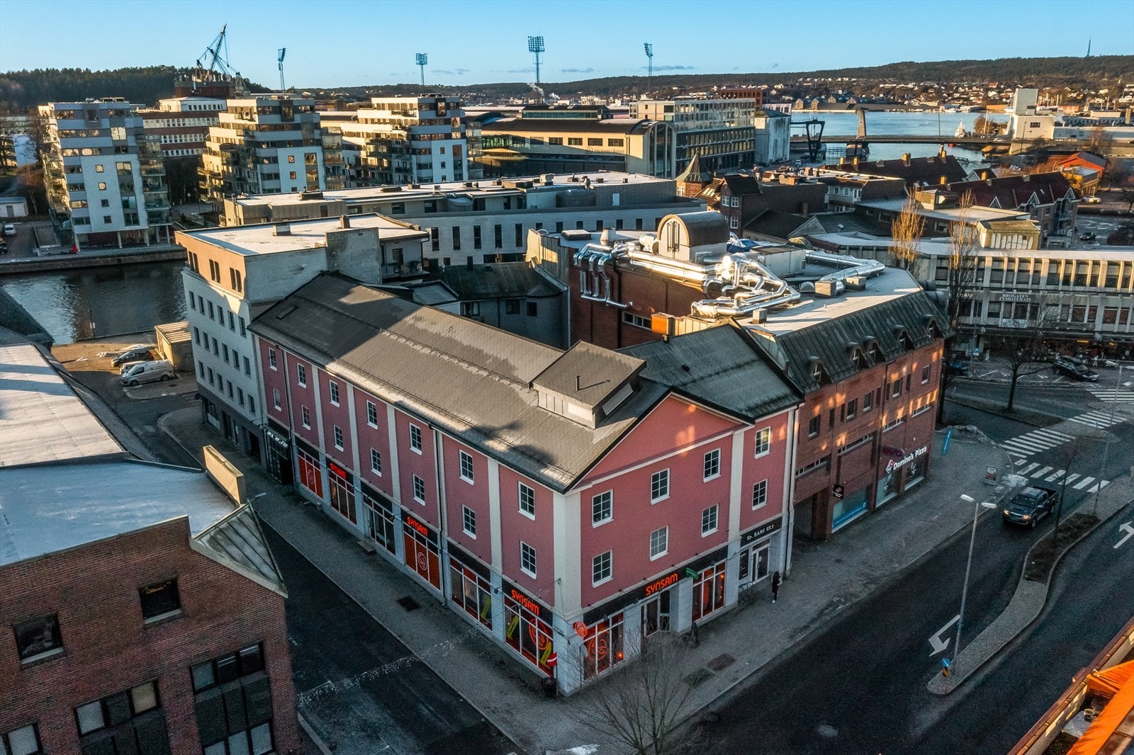 Eiendommen ligger attraktivt plassert ved åren inn til Fredrikstad sentrum og nærhet til brygga og alle fasiliteter byen har å by på Galleribilde
