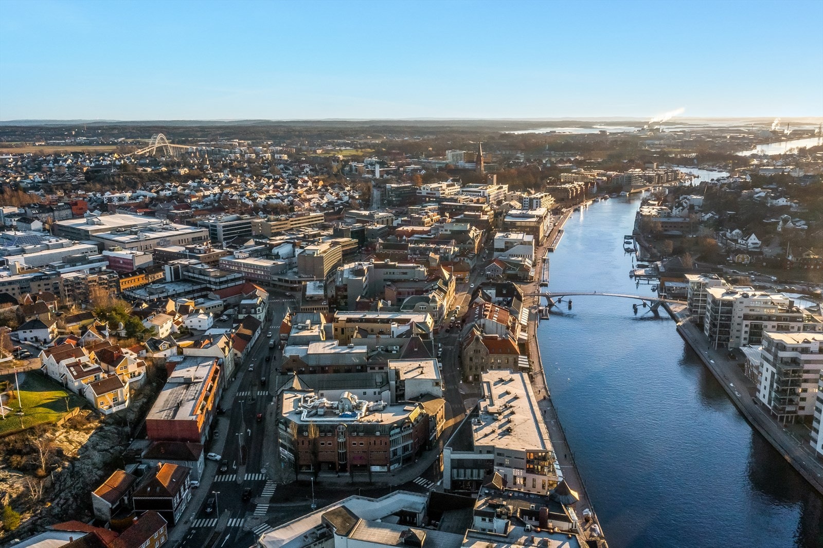 Eiendommen ligger attraktivt plassert ved åren inn til Fredrikstad sentrum og nærhet til brygga og alle fasiliteter byen har å by på Galleribilde