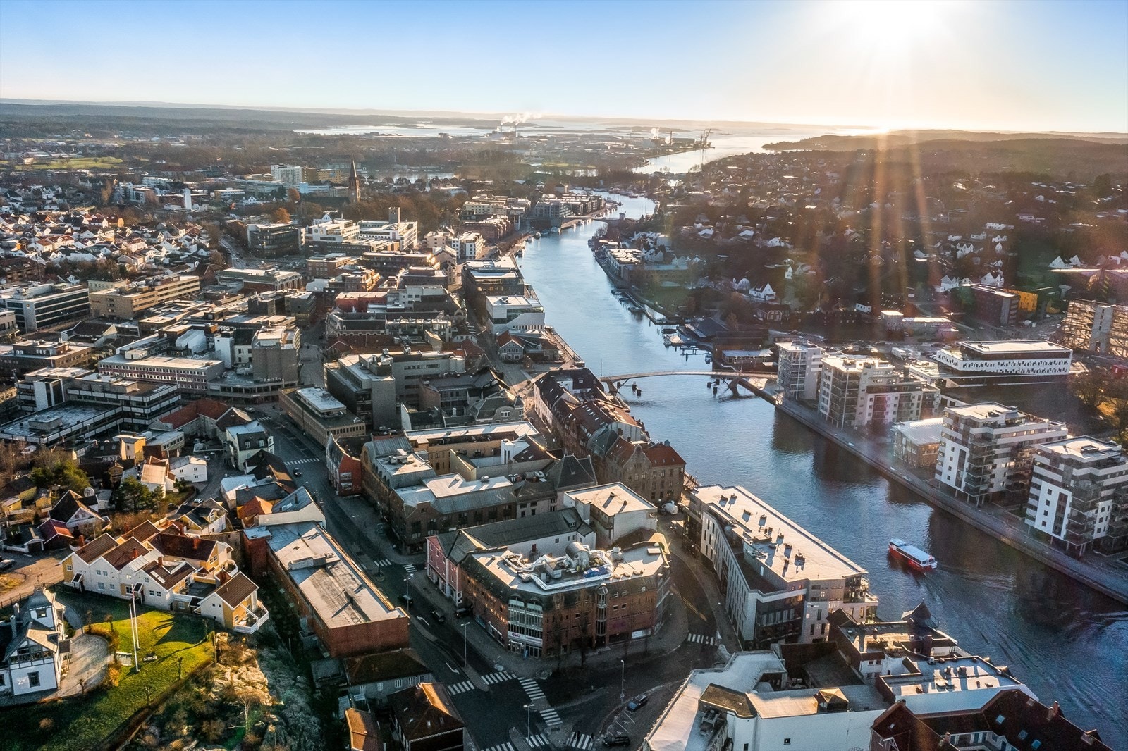 Eiendommen ligger attraktivt plassert ved åren inn til Fredrikstad sentrum og nærhet til brygga og alle fasiliteter byen har å by på Galleribilde