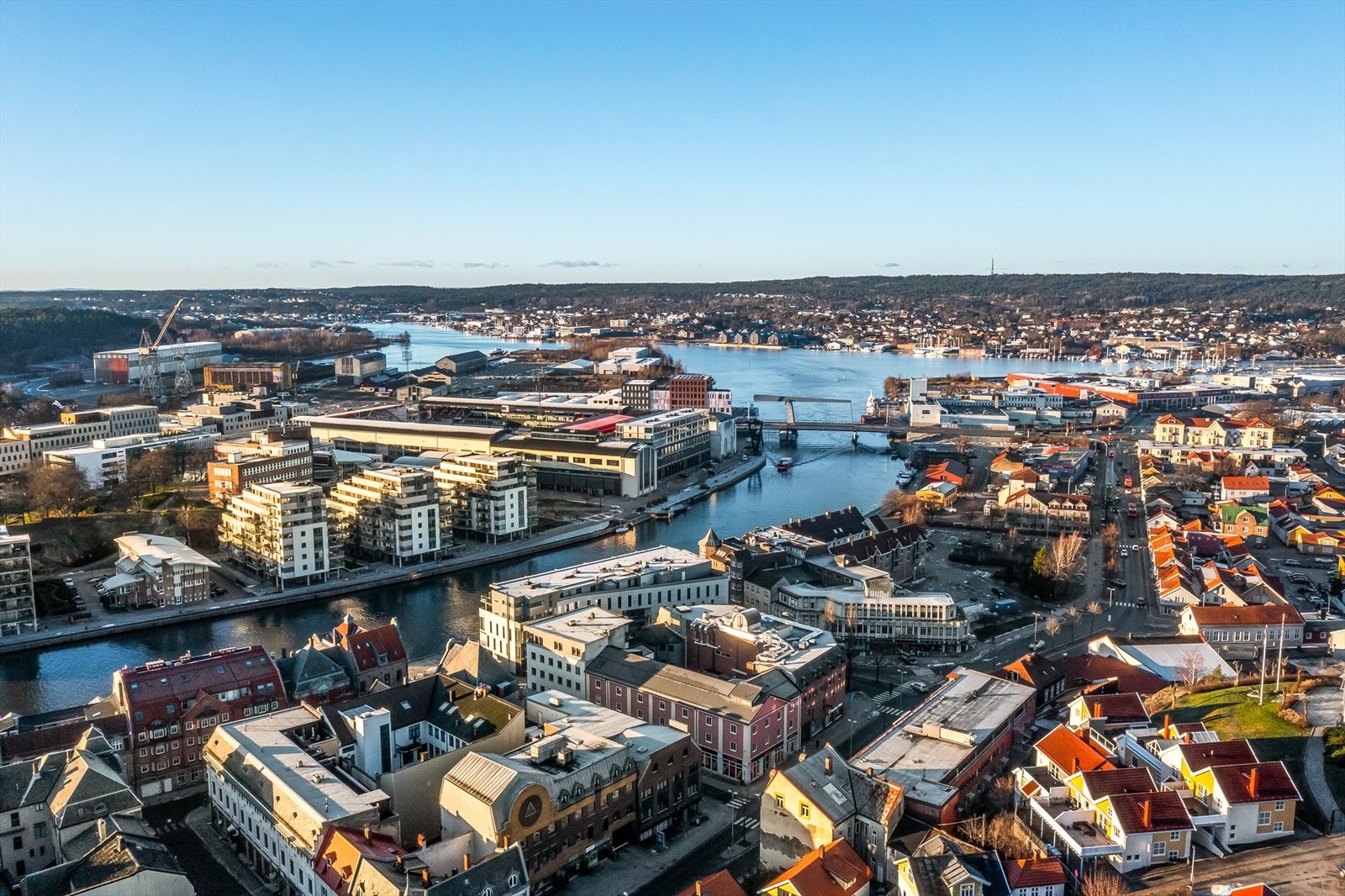 Eiendommen ligger attraktivt plassert ved åren inn til Fredrikstad sentrum og nærhet til brygga og alle fasiliteter byen har å by på Galleribilde