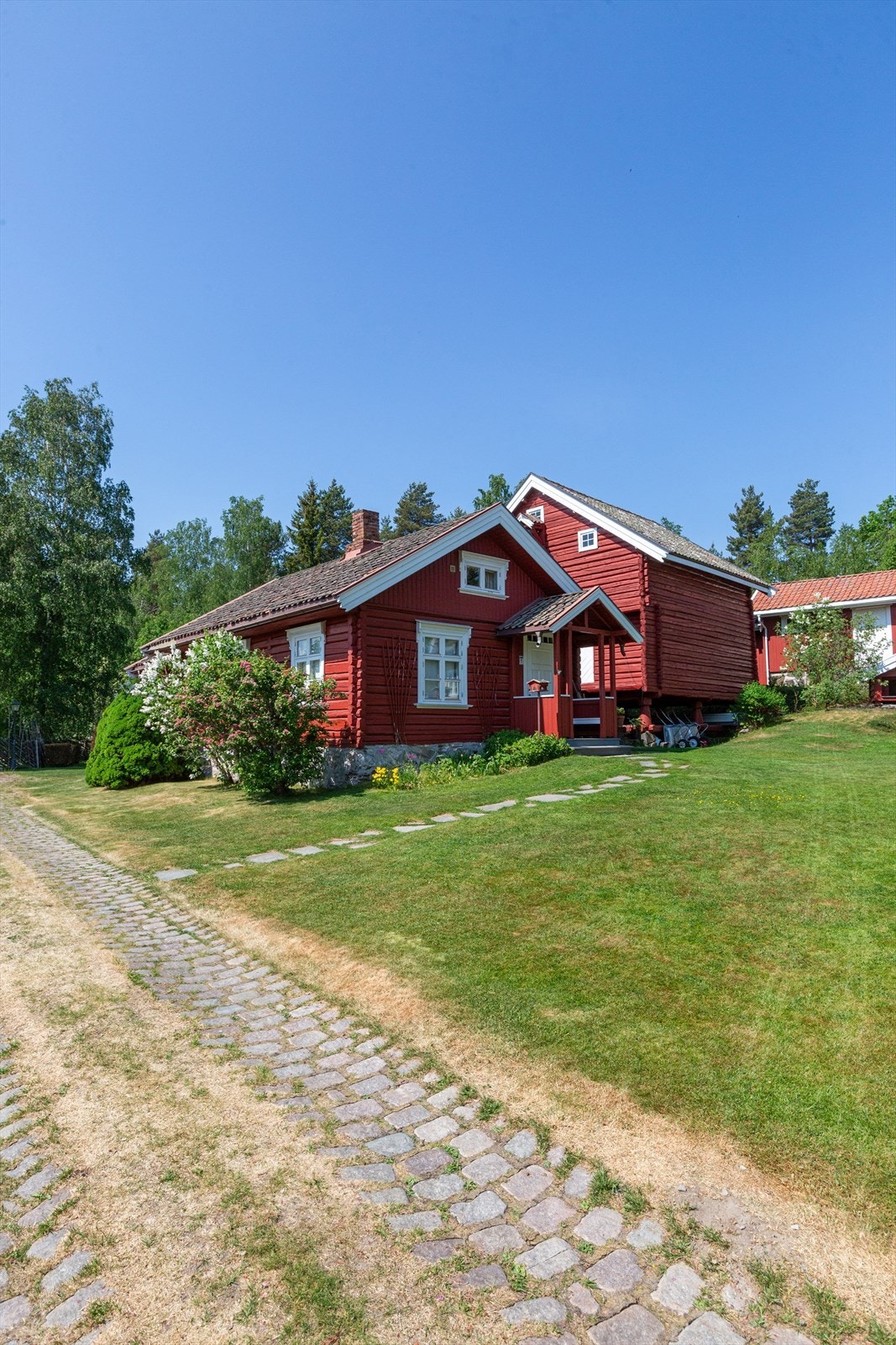 Bryggerhuset inneholder gang, kjøkken, vaskerom, stue, bad (WC) og soverom. Galleribilde