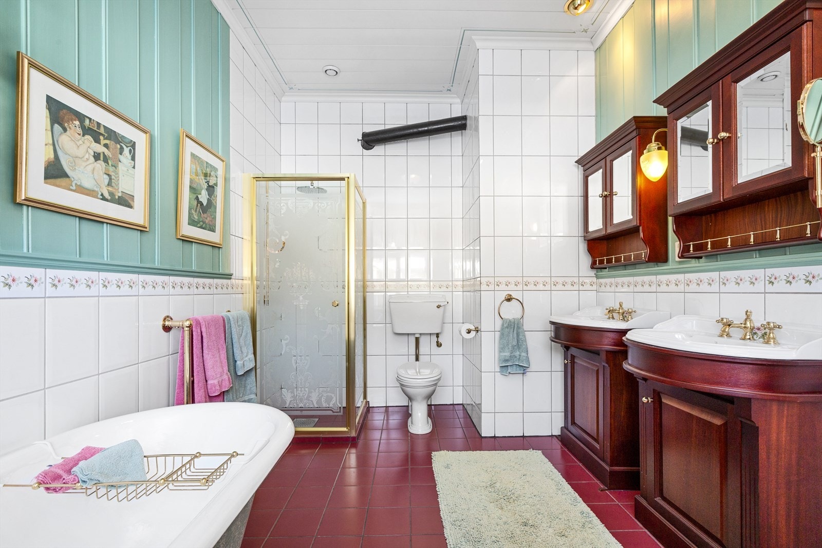 Bad med god standard, som samtidig innehar moderne og praktiske fasiliteter Galleribilde