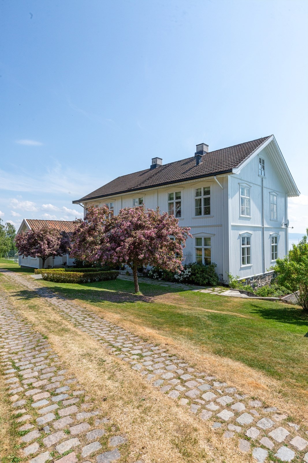 Steinbelagt adkomstvei Galleribilde