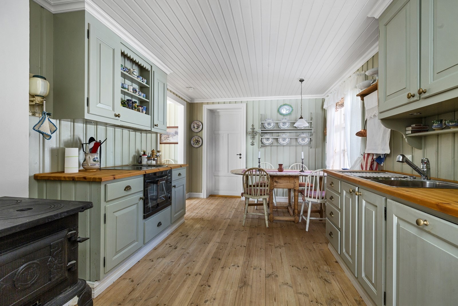 Hyggelig kjøkken i bryggerhuset Galleribilde