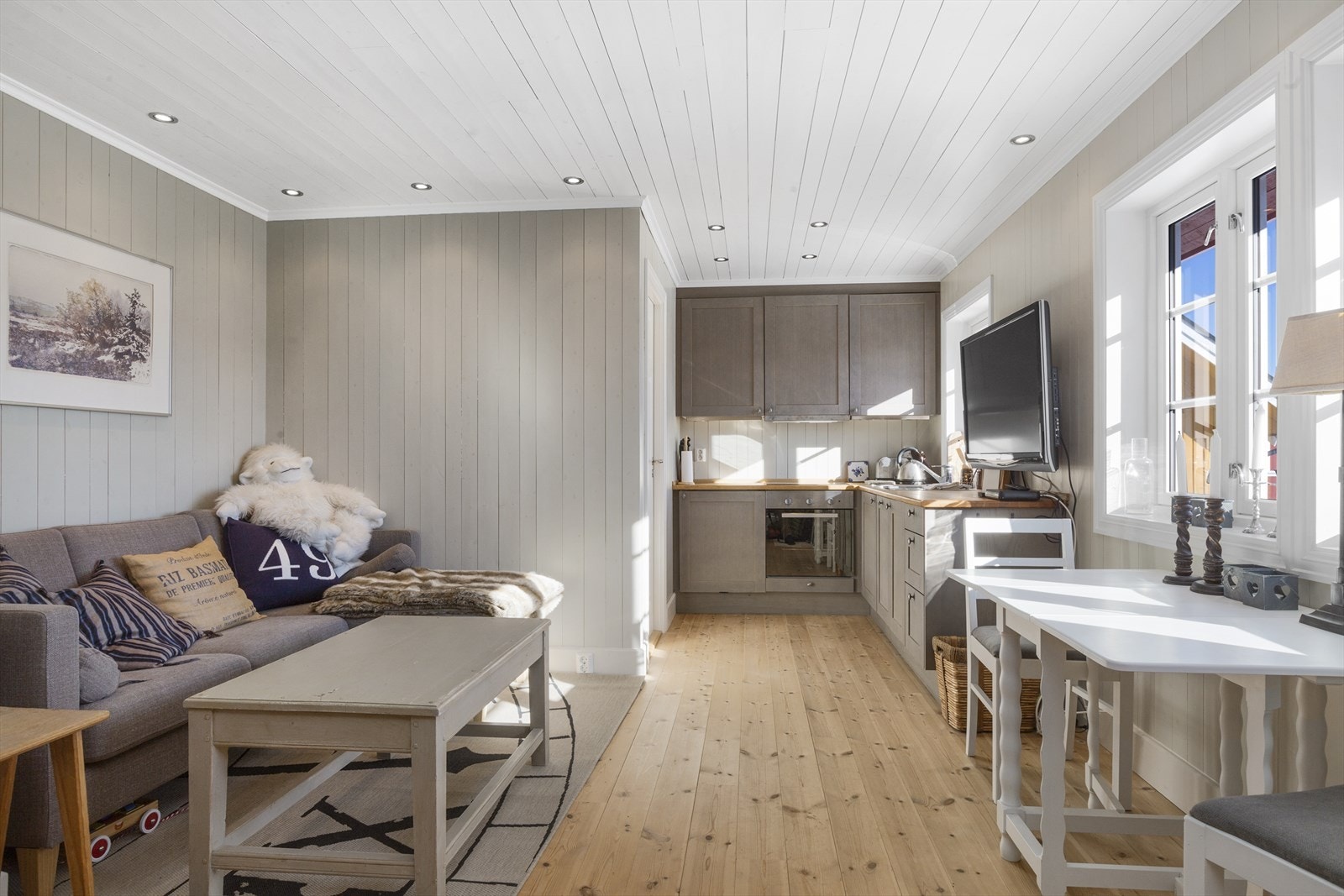 Hønsehuset inneholder entrè, kjøkken-/stue, soverom (2) og bad med WC Galleribilde