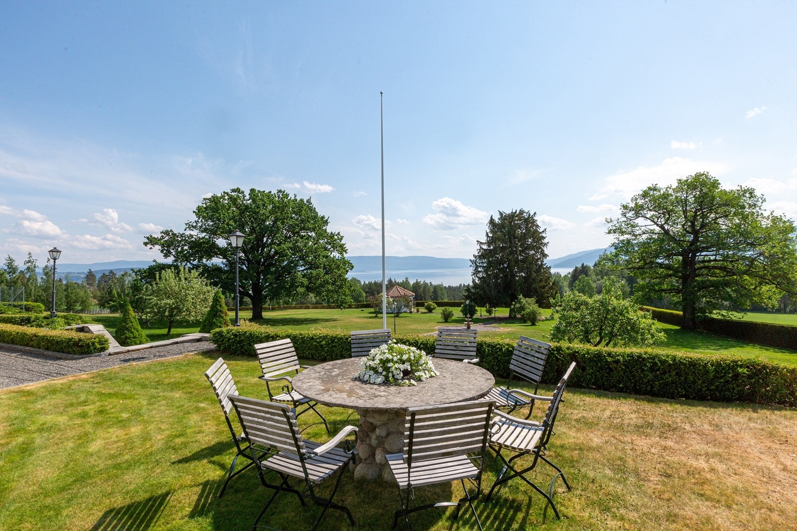 Hyggelig uteplass Galleribilde