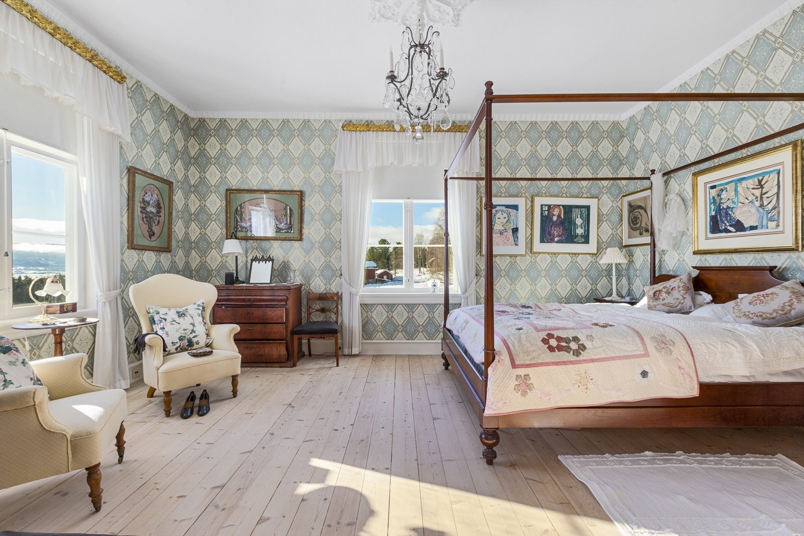 Ett av soverommene i hovedbygningen Galleribilde