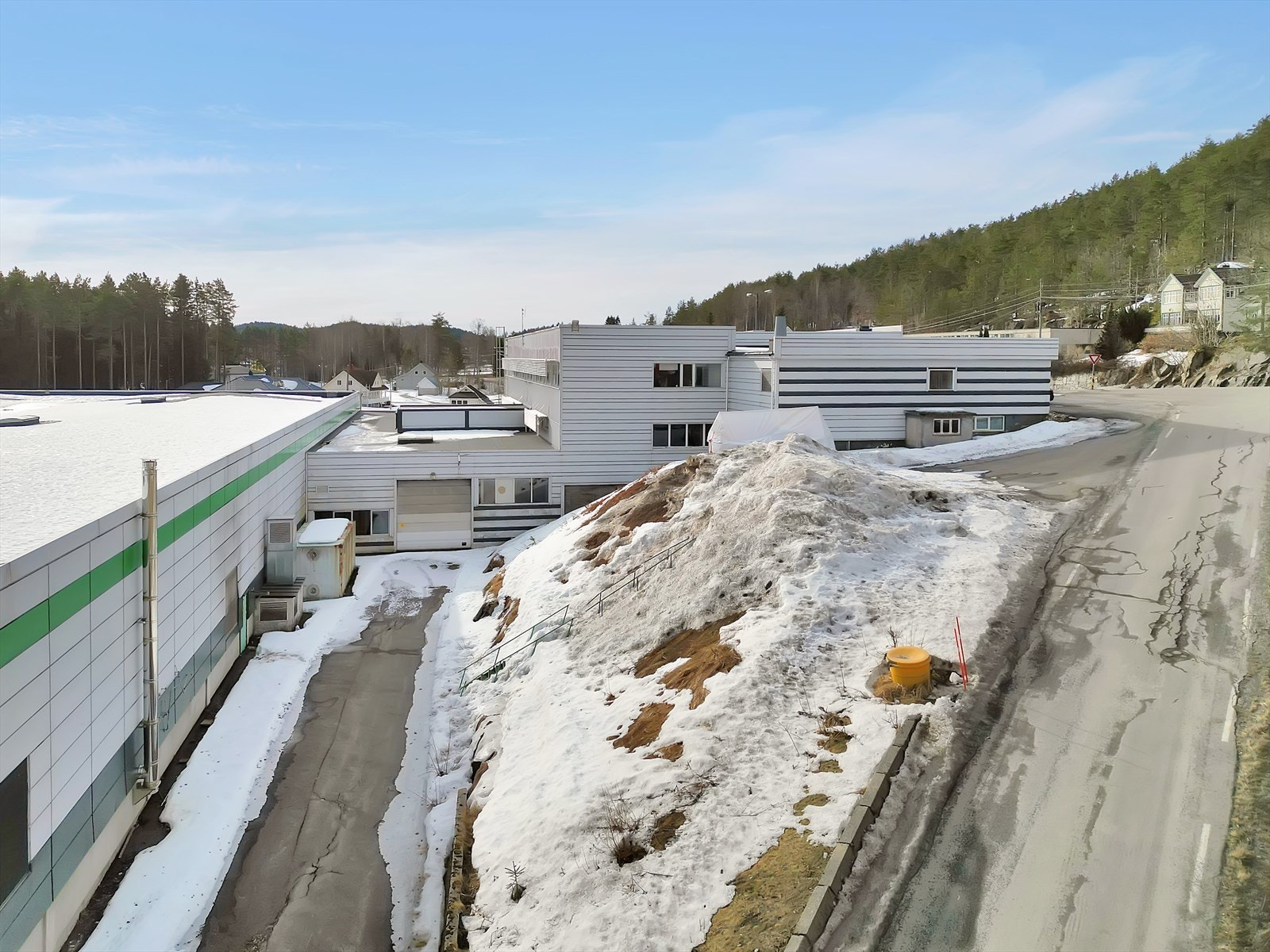 Innkjøring til eiendommen fra øst Galleribilde