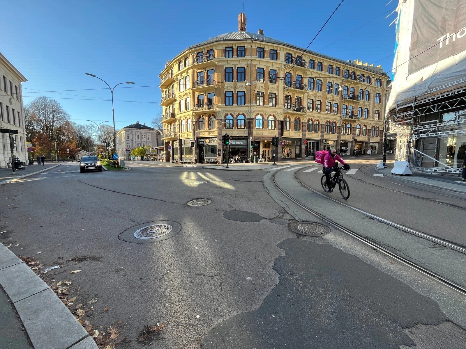 Like ved er det travle krysset Parkveien/Hegdehaugsveien Galleribilde