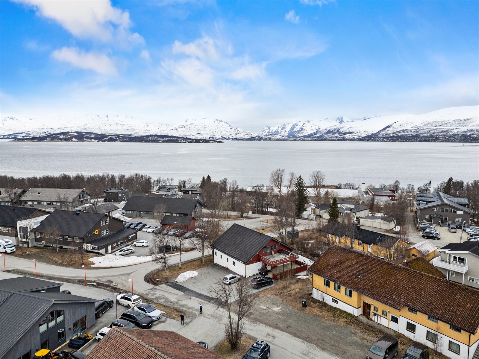 Dronebilde fra oversiden av bygget Galleribilde