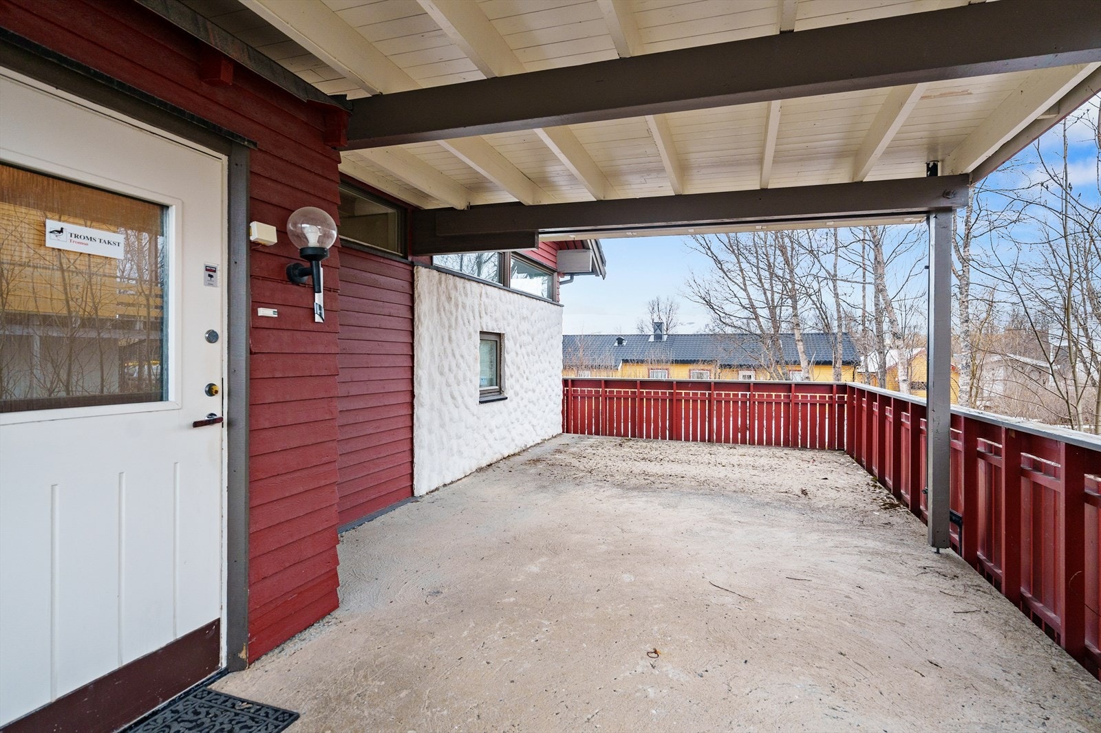 Hovedinngang med overbygg Galleribilde